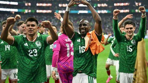 México somete a Ecuador, avanza a octavos y rompe una sequía mundialista de 40 años