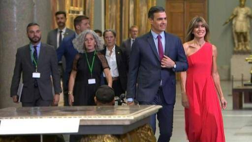El jefe de gobierno español anunciará el lunes si dimite, por investigación contra su esposa