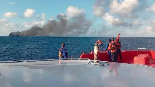 Una muerta y 172 rescatados en segundo ferri incendiado en pocos días en Indonesia