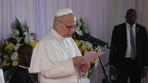 El papa viaja al Este de Angola en el tercer día de su visita