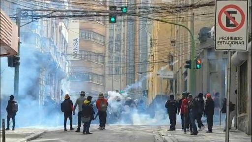 Fuertes choques en una protesta masiva contra el presidente de Bolivia