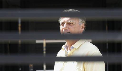 El supremo brasileño exige a Bolsonaro explicaciones sobre un arma en su prisión domiciliaria