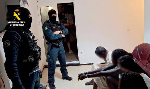 La policía española afirma que la red se aprovechaba de la situación de vulnerabilidad de las niñas migrantes