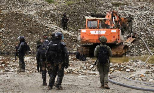Explosivos y fuego: la arremetida oficial contra el oro ilegal en Colombia
