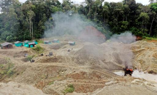 Explosivos y fuego: la arremetida oficial contra el oro ilegal en Colombia