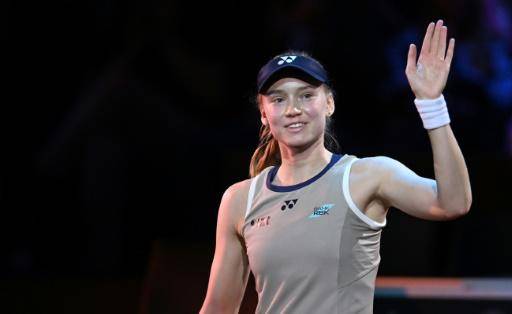 La kazaja Elena Rybakina celebra su triunfo ante la checa Karolina Muchova en la final del WTA de Stuttgart, el 19 de abril de 2026