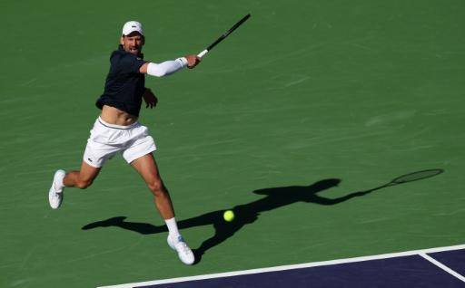 Djokovic se deja un set en su debut en Indian Wells