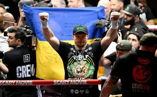 Boxeo: Ucraniano Oleksandr Usyk vence a neerlandés Verhoeven y retiene sus títulos