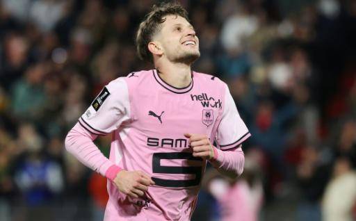 Rennes vence al Estrasburgo y se pone líder provisional en Ligue 1