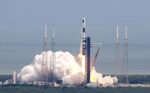La misión de SpaceX que regresará a astronautas varados se acopla a la EEI