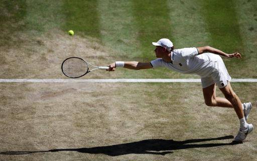 El italiano Jannik Sinner durante su patido ante el alemán Jan-Lennard Struff en cuartos de final de Wimbledon, en el All England Lawn Tennis and Croquet Club de Wimbledon, suroeste de Londres, el 7 de julio de 2026