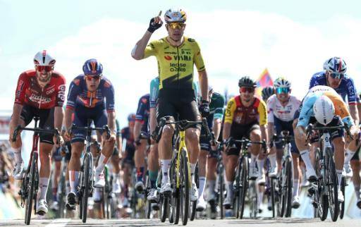 Wout Van Aert tras ganar al esprint la quinta etapa del Tour Aura. En Villars-les-Dombes (centro de Francia), el 11 de junio de 2026