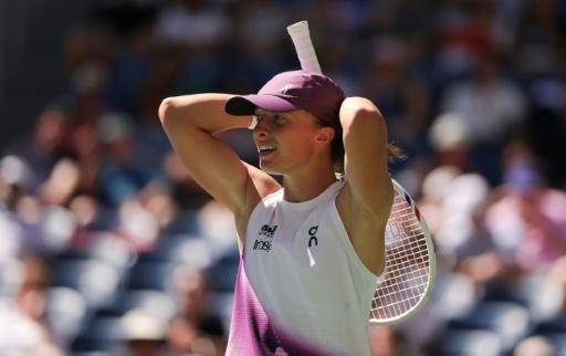 Zheng da otro golpe en el US Open tumbando a Swiatek; Cerúndolo busca cuartos