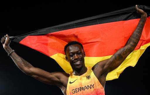 El alemán Owen Ansah celebra su medalla de oro en los 200 metros del Europeo de atletismo. En Birmingham (centro de Inglaterra), el 14 de agosto de 2026