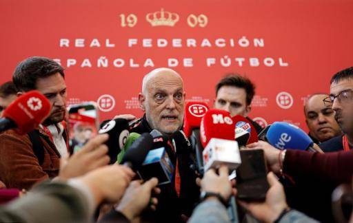 El presidente de LaLiga, Javier Tebas, habla a los medios en la Ciudad del Fútbol de Las Rozas, a las afueras de Madrid, el 16 de diciembre de 2024