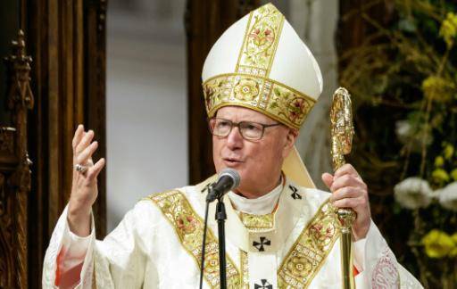 El cardenal Timothy Dolan, arzobispo de Nueva York, oficia una misa por el fallecido papa Francisco el 22 de abril de 2025 en la Catedral de San Patricio