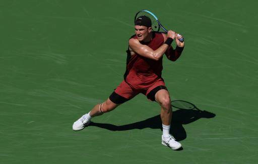 Draper arranca defensa de título de Indian Wells sufriendo ante Bautista