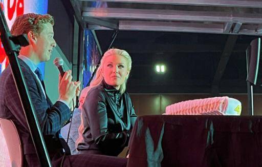 Selfis, oración y memorabilia: conservadores de EEUU recuerdan a Charlie Kirk en America Fest