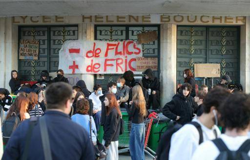 Cientos de liceos cerrados en Francia por protestas estudiantiles