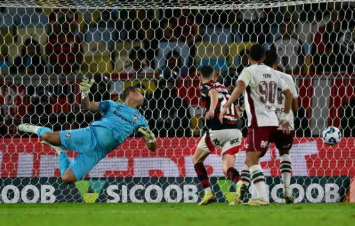 1.391 partidos: Fábio, el portero que paró el paso del tiempo