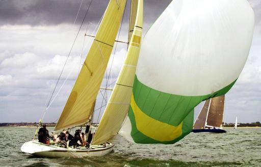 El barco Australia II, en una regata de la Copa América de vela, el 20 de agosto de 2001 en Cowes, Reino Unido