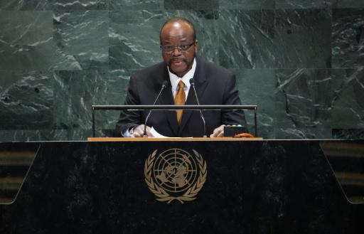 Cómo EEUU echa mano de amenazas y dólares para expulsar a migrantes a África