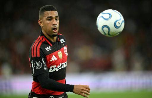 El atacante brasileño Samuel Lino en el partido de vuelta de cuartos de final de la Copa Libertadores entre Flamengo e Independiente del Valle en el estadio Maracaná, en Rio de Janeiro, el 17 de septiembre de 2026