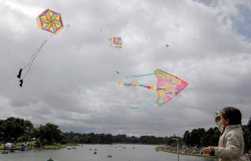 Las cometas colombianas surcan con honores el cielo en Francia