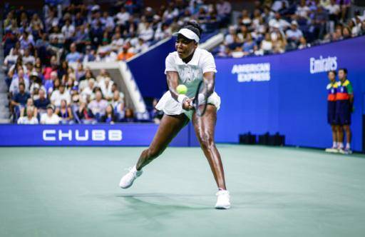La tenista estadounidense Venus Williams juega contra la checa Karolina Muchova un partido del Abierto de EEUU, en Nueva York, el 25 de agosto de 2025
