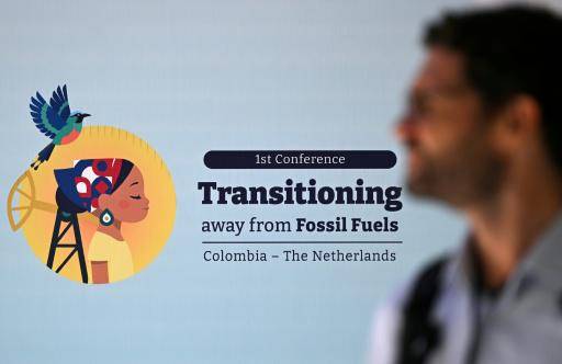 Casi 60 países abren en Colombia una primera cita para salir de las energías fósiles