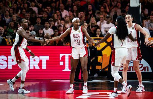 Caitlin Clark se estrena a lo grande en Mundial de básquet en triunfo ante China