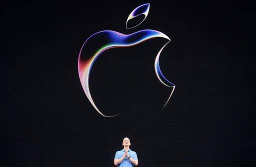 El jefe de Apple, Tim Cook, habla en la conferencia anual para desarrolladores, el 5 de junio de 2023 en California