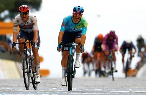 Ballerini se impone sobre adoquines mojados de Nápoles en 6ª etapa del Giro