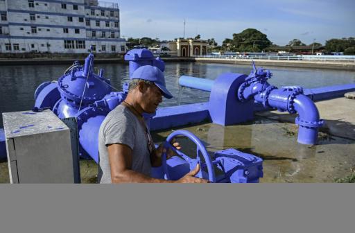La escasez de agua fuerza a cubanos a cavar pozos para abastecerse