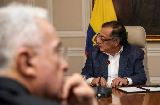 Petro aparta al comisionado de paz tras la crisis de las negociaciones con las guerrillas de Colombia