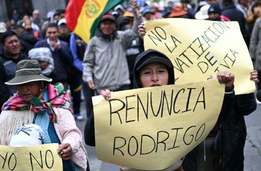 El Congreso de Bolivia abre la vía para que Paz pueda controlar las protestas con militares
