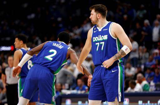 Irving y Doncic se combinan para 82 puntos en triunfo de Mavericks