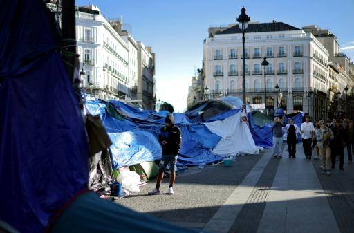 Hasta que cambien las cosas: El campamento por la vivienda en el corazón de Madrid cumple un mes