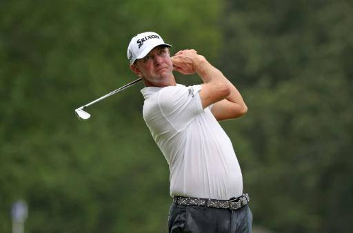 Estadounidense Glover mantiene la cima del St. Jude Championship de golf