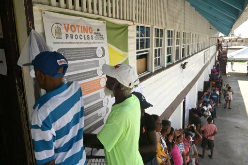 El presidente de Guyana promete una tendencia clara en los resultados electorales para final del día