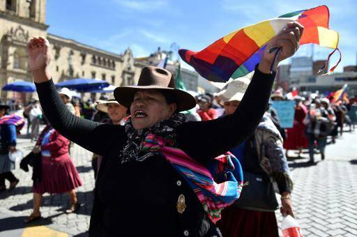 Choques con seguidores de Morales dejan 10 policías heridos en Bolivia