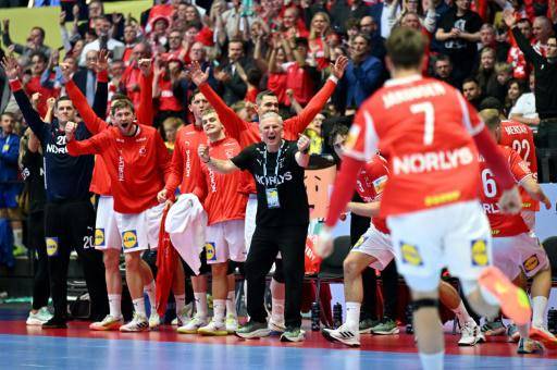 Los jugadores de la selección danesa celebran un gol durante la final del Europeo ganada ante Alemania, en Herning el 1 de febrero de 2026