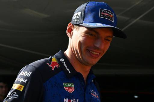 Max Verstappen pasea por el paddock en la víspera de los ensayos libres del Gran Premio de Azerbaiyán de Fórmula 1. En Bakú, el 23 de septiembre de 2026