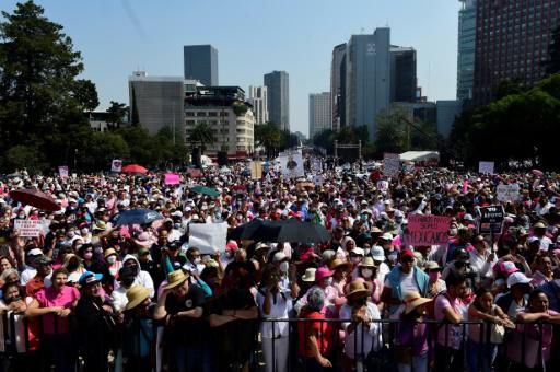 AMLO encabeza marcha en México para mostrar músculo de cara a presidenciales