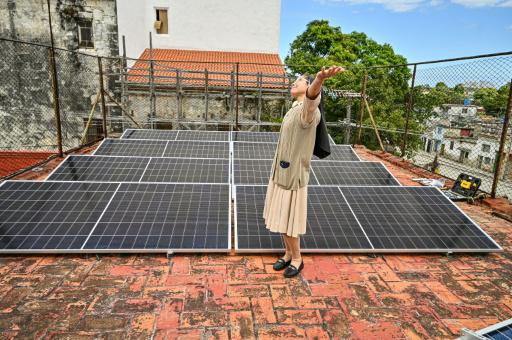En Cuba, carbón y paneles solares para sobrellevar la crisis energética