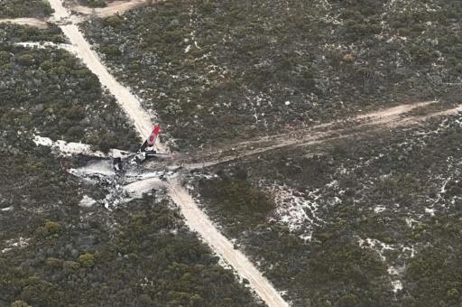 Restos de un avión Boeing 737 accidentado en Australia, cuyos pilotos salieron casi indemnes