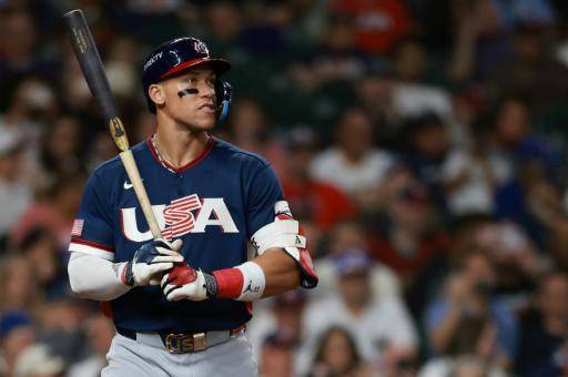 Aaron Judge, la estrella de Estados Unidos, batea ante Canadá en el Clásico Mundial el 13 de marzo de 2026