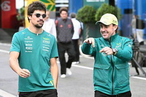 Los pilotos de la escudería británica de Fórmula 1 Aston Martin Lance Stroll (izq.) y Fernando Alonso, el 24 de julio de 2026 en el Circuito de Hungaroring, en Mogyorod, ubicado cerca de Budapest