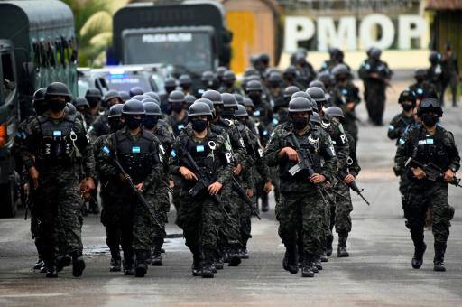 La Policía Militar de Orden Público se moviliza en una operación en Tegucigalpa el 27 de noviembre de 2022
