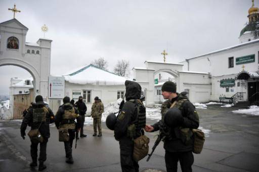 Las autoridades de Ucrania incautan miles de dólares y literatura prorrusa en varios monasterios